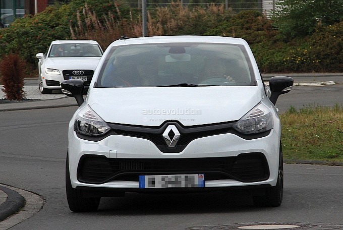 2013-renault-clio-iv-rs-210-spotted-undisguised-in-white-medium_1.jpg