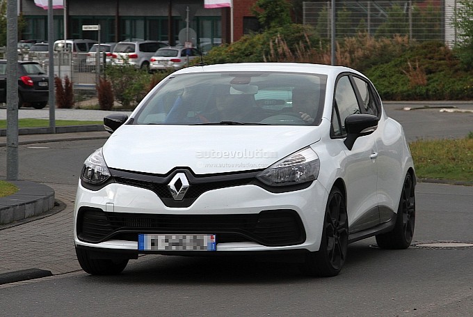 2013-renault-clio-iv-rs-210-spotted-undisguised-in-white-medium_2.jpg