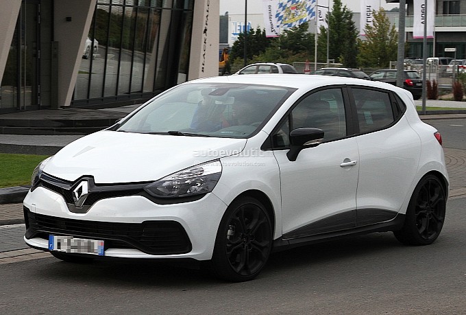 2013-renault-clio-iv-rs-210-spotted-undisguised-in-white-medium_3.jpg