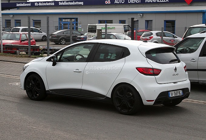2013-renault-clio-iv-rs-210-spotted-undisguised-in-white-medium_5.jpg