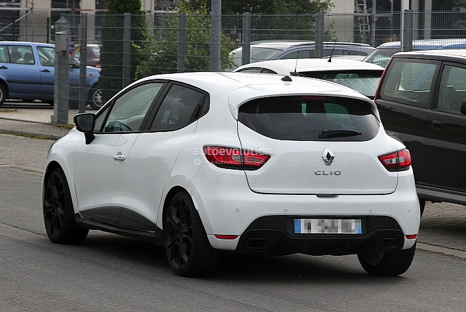 2013-renault-clio-iv-rs-210-spotted-undisguised-in-white-medium_6.jpg