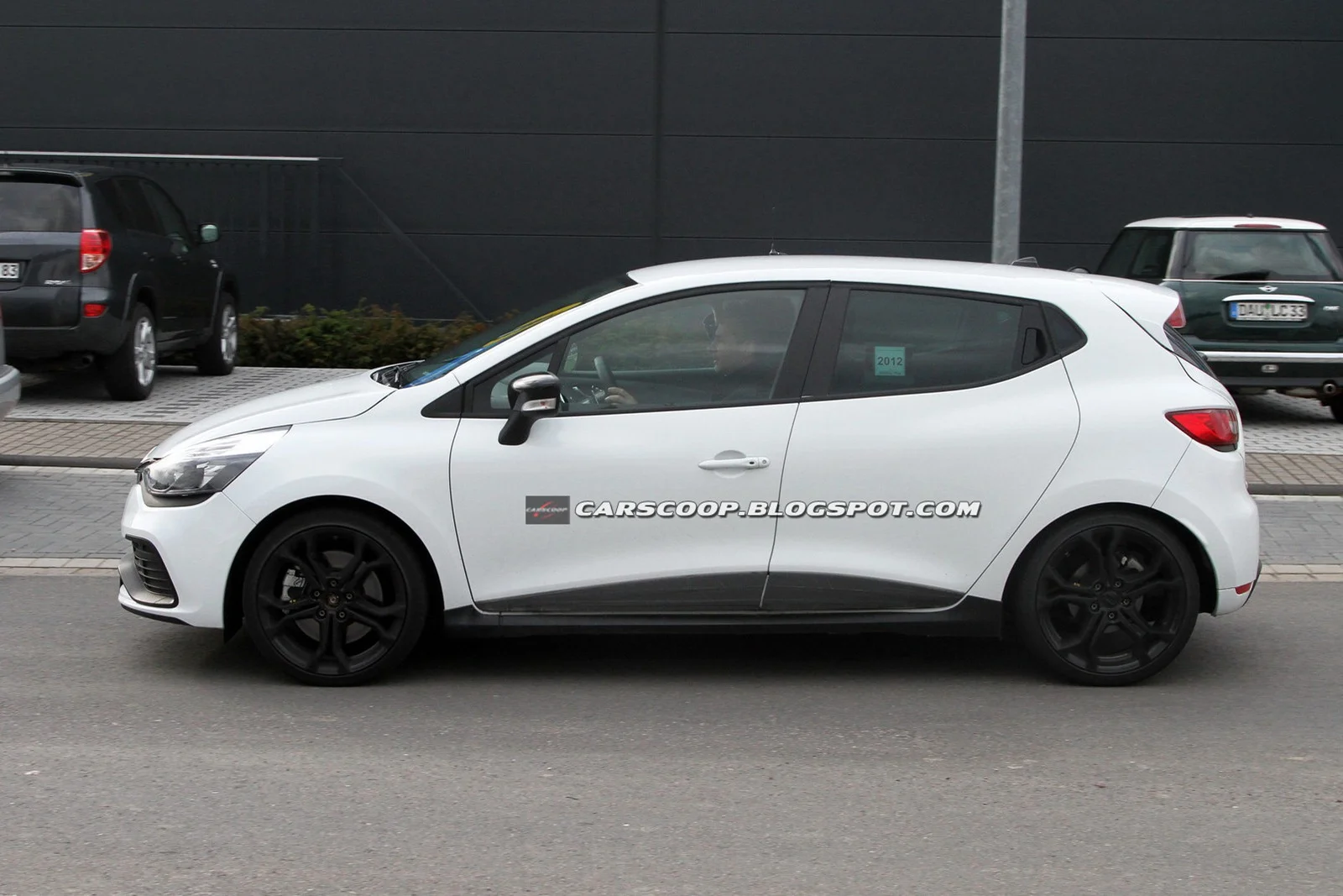 2013-Renault-Clio-RS200-4[4].webp