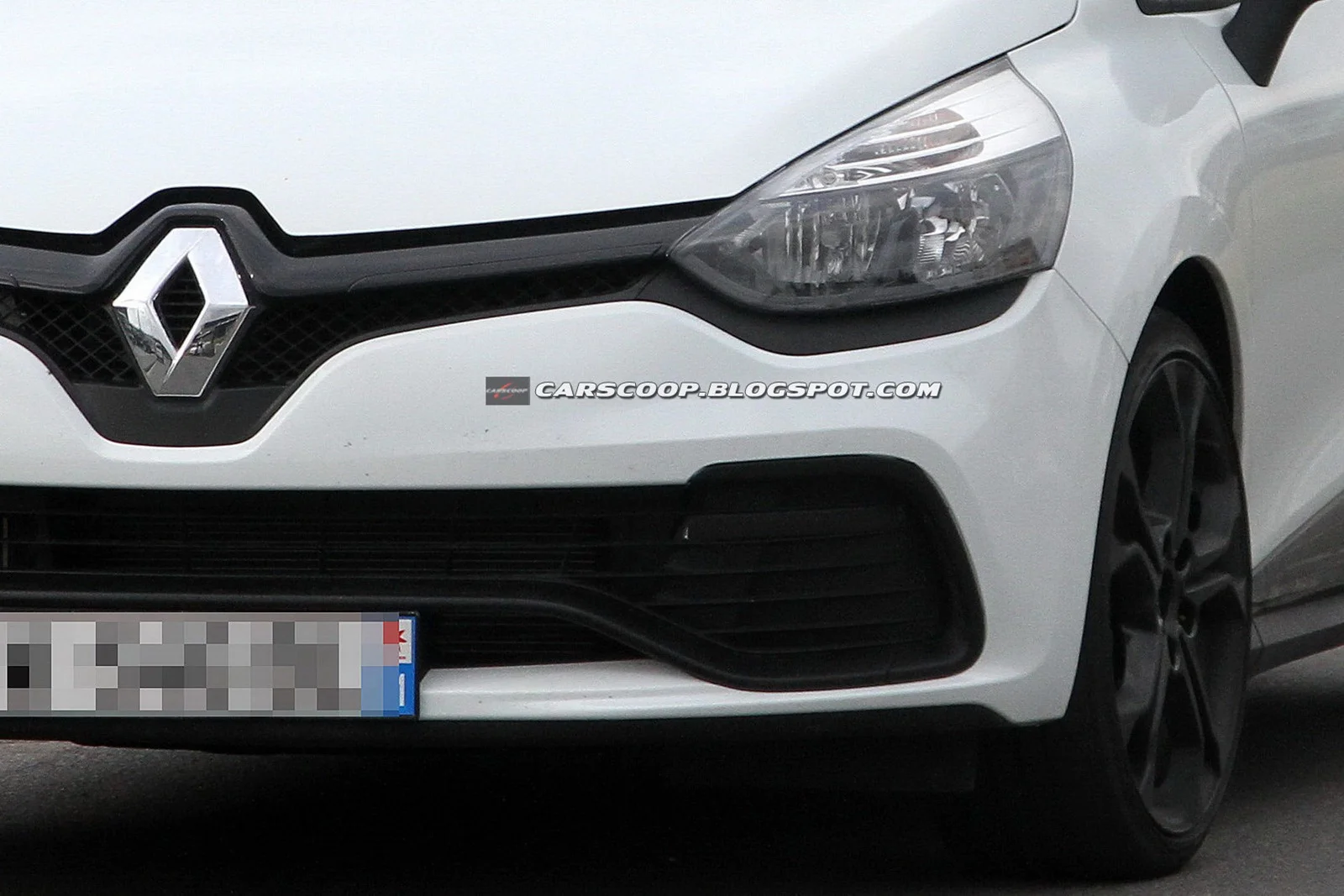 2013-Renault-Clio-RS200-7[4].webp