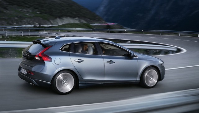2013-volvo-v40-leaked_100383447_m.jpg