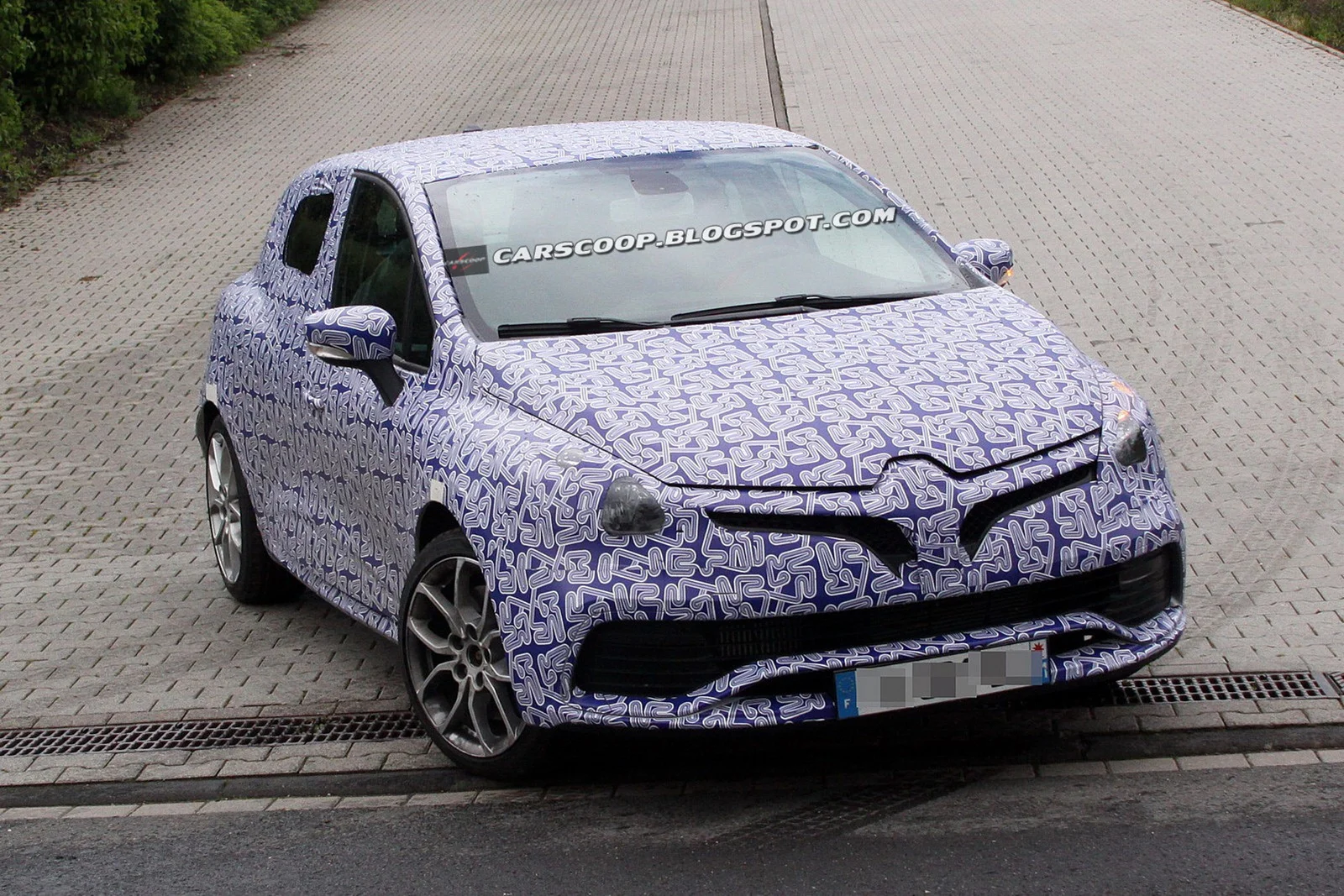 2014-Renault-Clio-RS-1%5B3%5D.webp