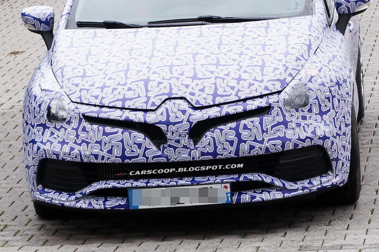 2014-Renault-Clio-RS-6[3].webp