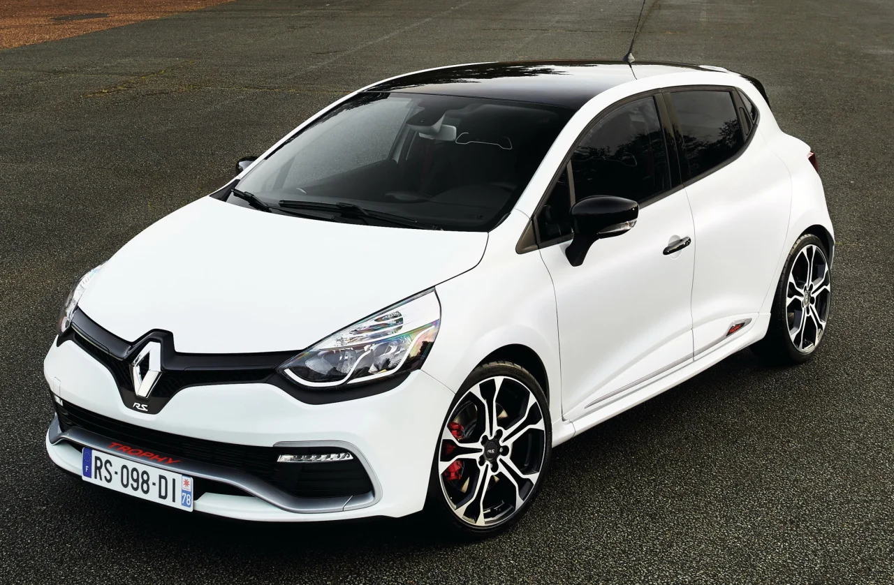 232926renaultcliorstrophy220edc201506.webp