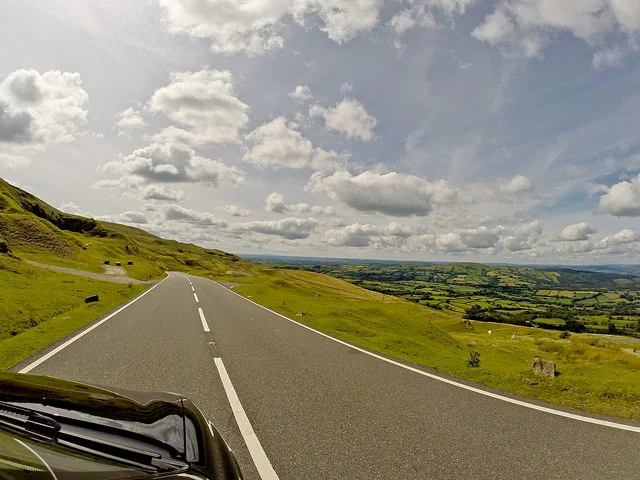 28088941643_30579a940e_z.webp
