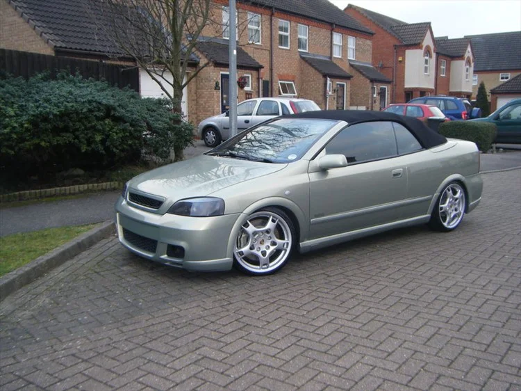 30713500023_large.webp