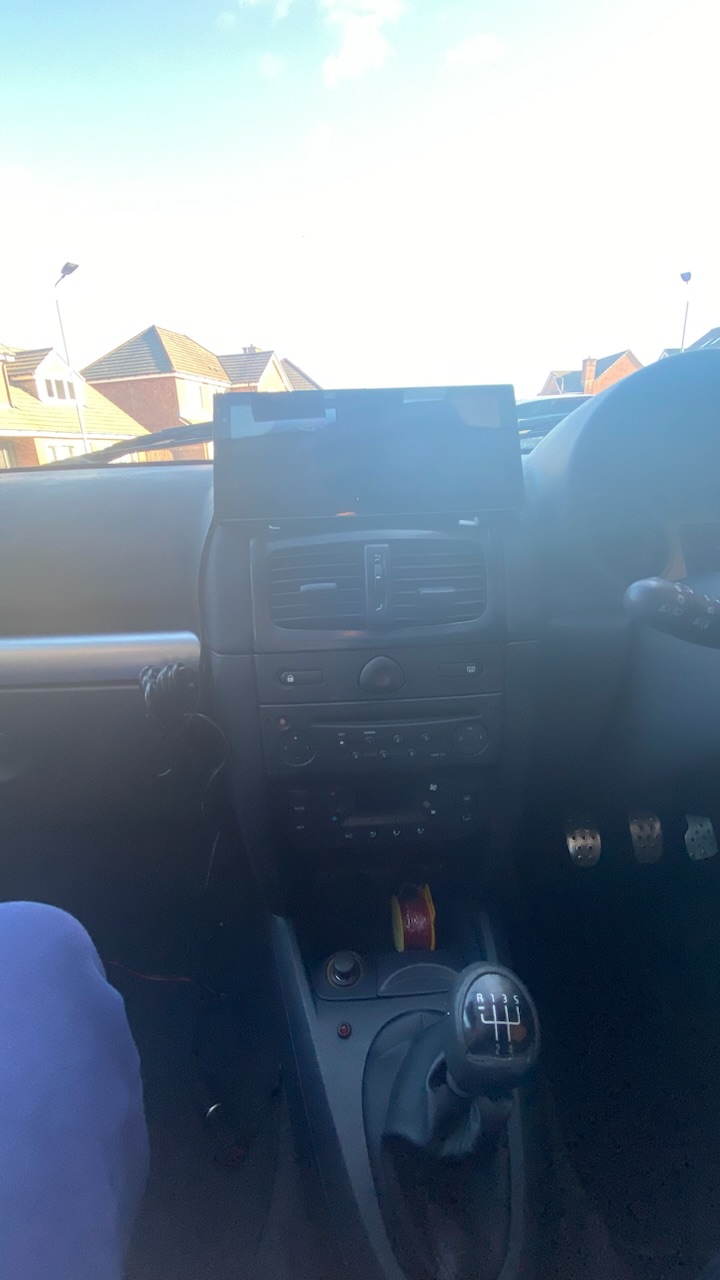 Cheap CarPlay head unit in a Clio 1*2? Here's an option…?