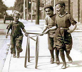 320px-Boys_with_hoops_on_Chesnut_Street.jpg