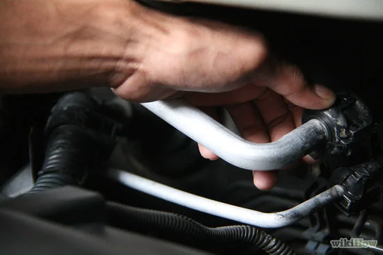 550px-Recharge-the-Air-Conditioner-in-a-Car-Step-2.webp
