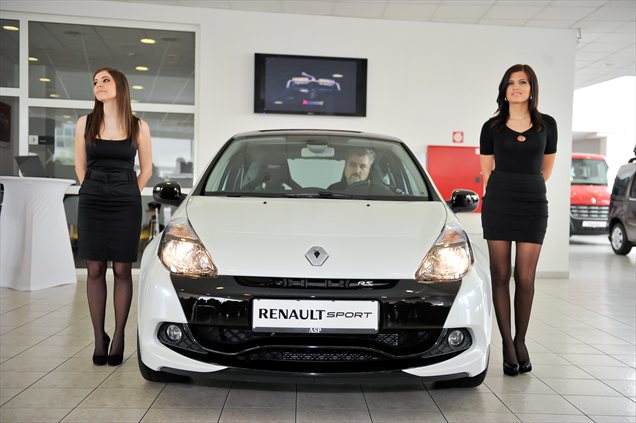 634705296757206592_renault_clio_rs_akrapovic-3.jpg