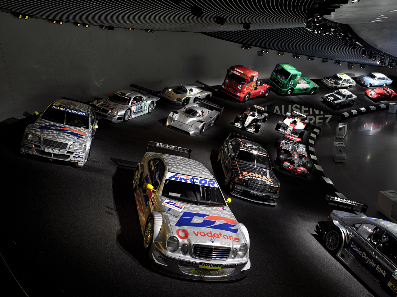 71mercedesbenzmuseum.jpg