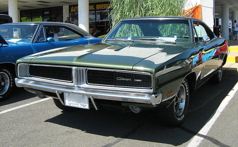 800px-1969_Dodge_Charger_green_F.webp