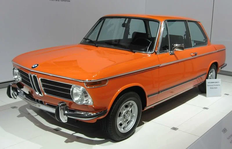 800px-1972_BMW_2002_NY.webp
