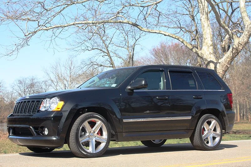 800px-2010_Jeep_SRT8.webp