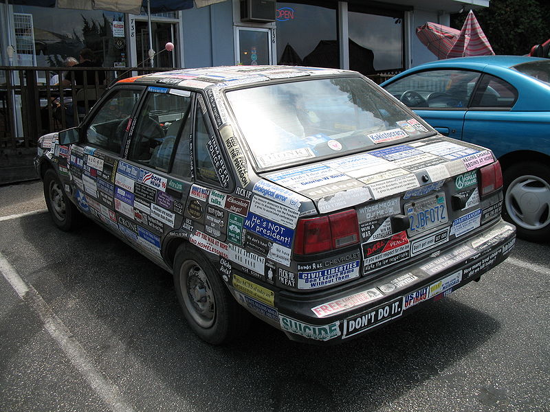 800px-Bumper-sticker-car.jpg