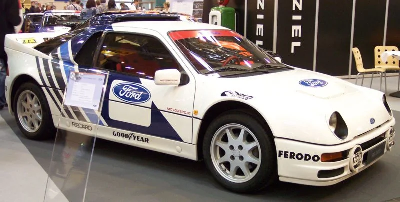 800px-Ford_RS200_white_vr_TCE.webp
