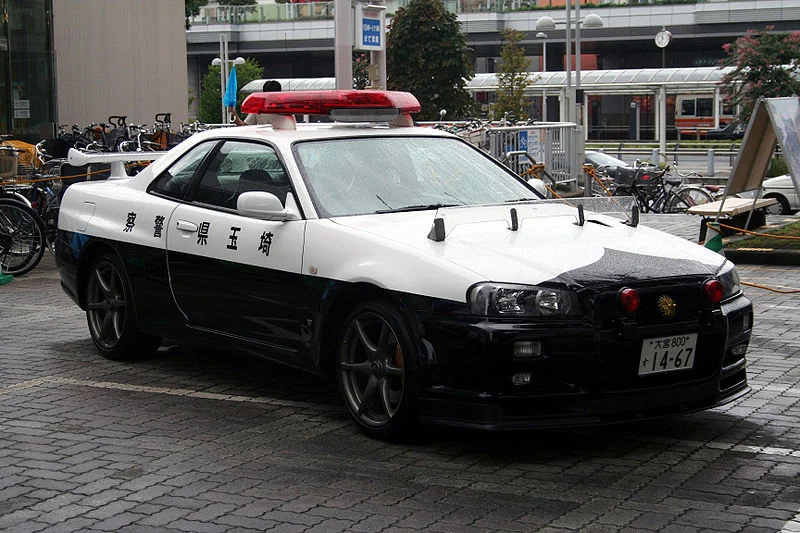 800px-Japanese_NISSAN_SkylineR34_GTR_police_car.webp
