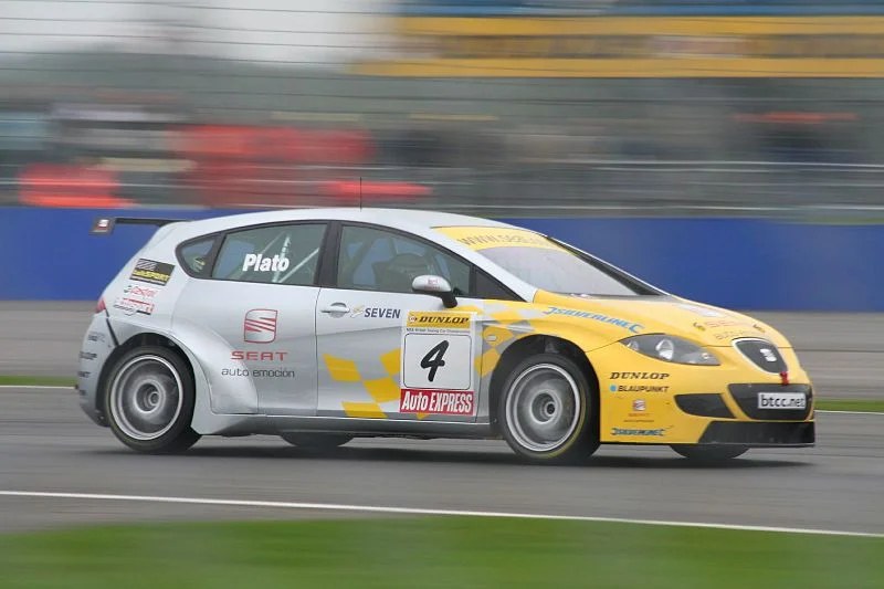 800px-Jason_Plato_2006_BTCC_Silverstone.webp