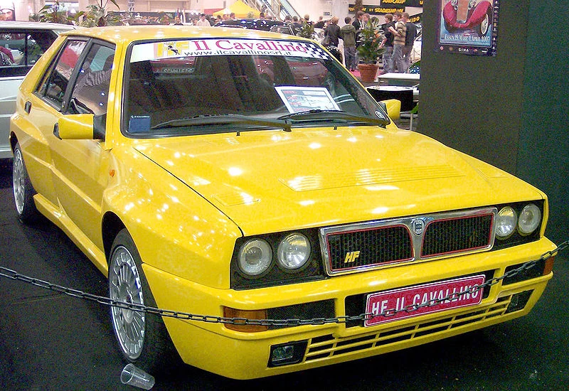 800px-Lancia_Delta_HF_yellow_vr_EMS_2.webp