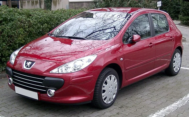 800px-Peugeot_307_front_20080320.webp