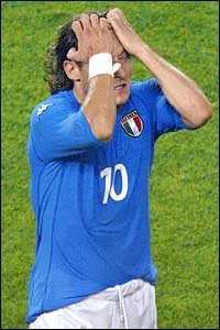 _38062860_totti_200x300.webp