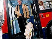 _42150184_buses_blind203.webp
