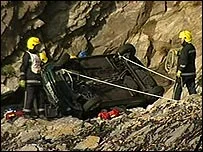 _44421944_cliff_car203.webp