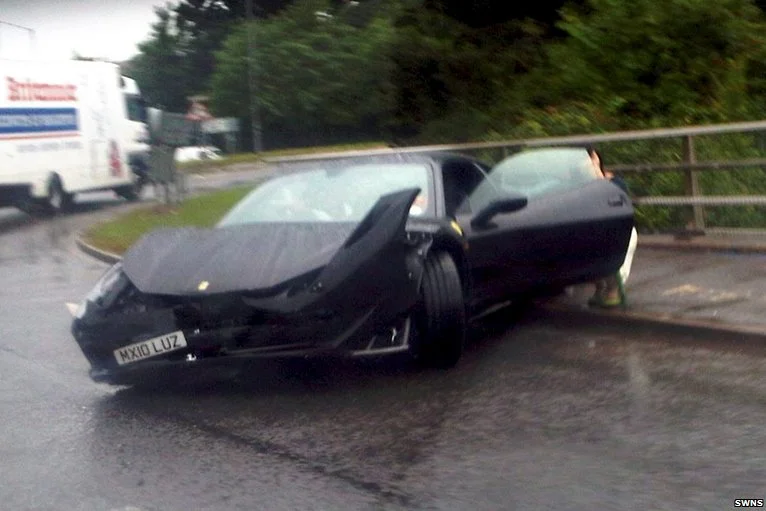 _48848340_swns_wrecked_ferrari_05.webp