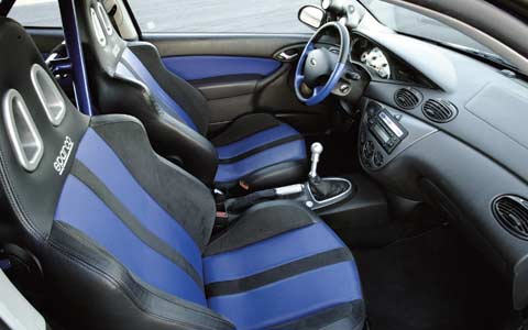 _Ford_Racing_Focus_RS8_Vs_2004_Lamborghini_Gallardo_10z_2004_Ford_Racing_Focus_RS8+Interior_View.jpg