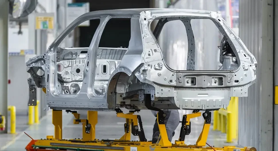 A behind-the-scenes look at the prototyping process for the future all-electric Renault 5 (2)...webp
