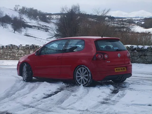 A-MyR32insnow.webp