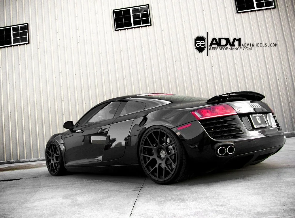 adv1-audi-r8-3.webp