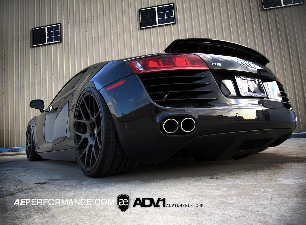 adv1-audi-r8-4.webp