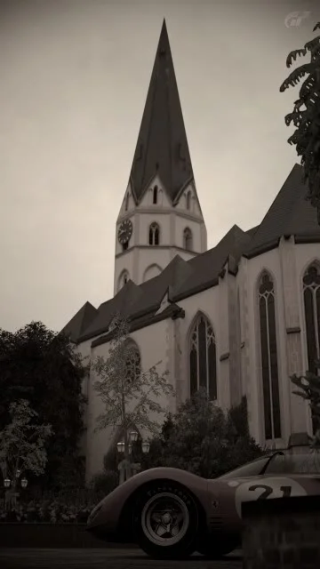 Ahrweiler-TownSquare_1.webp