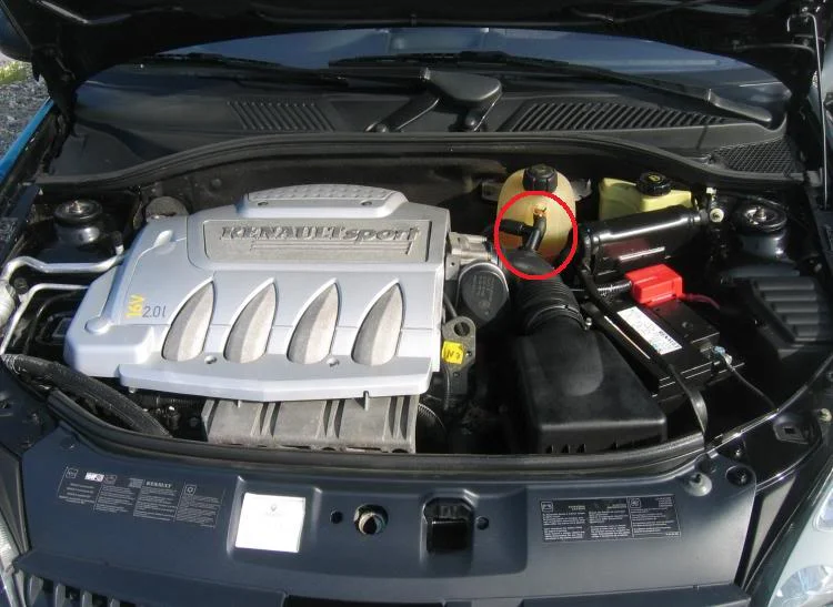 allvehicles_renault_clio_182_cup_black_gold_012.webp