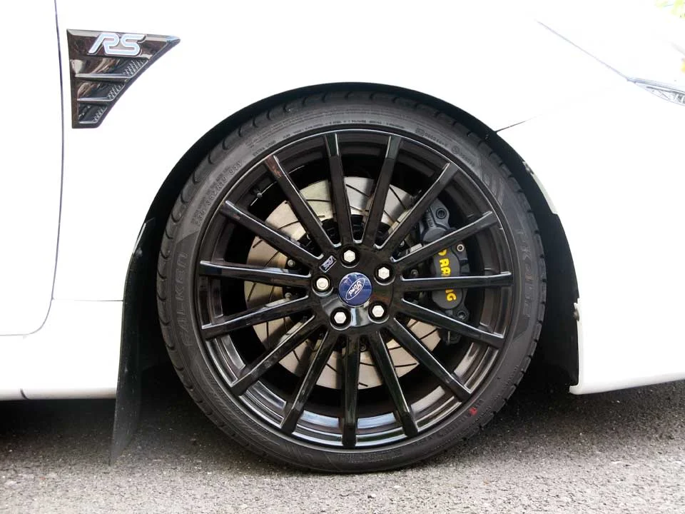 APRACING001.webp