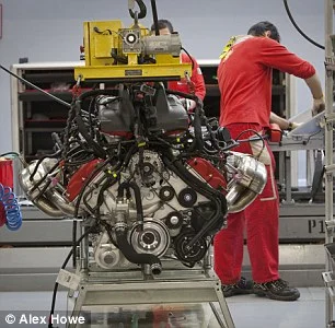 article-1346209-0CA578A7000005DC-854_306x300.webp