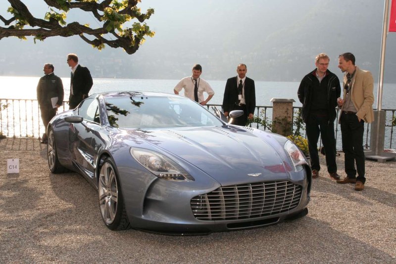 aston-martin-one-77-a-villa-deste_3.jpg