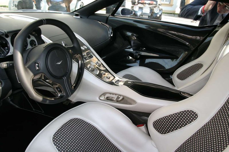 aston-martin-one-77-a-villa-deste_45.jpg