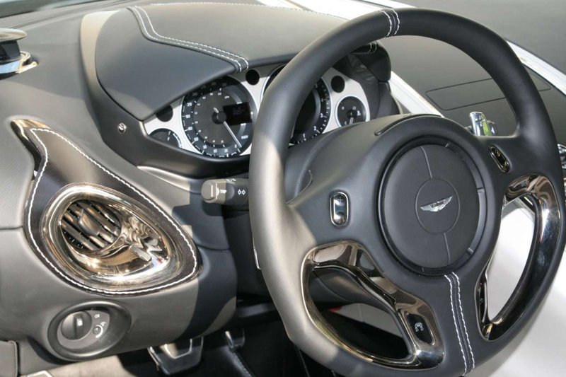 aston-martin-one-77-a-villa-deste_46.jpg