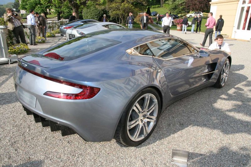 aston-martin-one-77-a-villa-deste_60.jpg