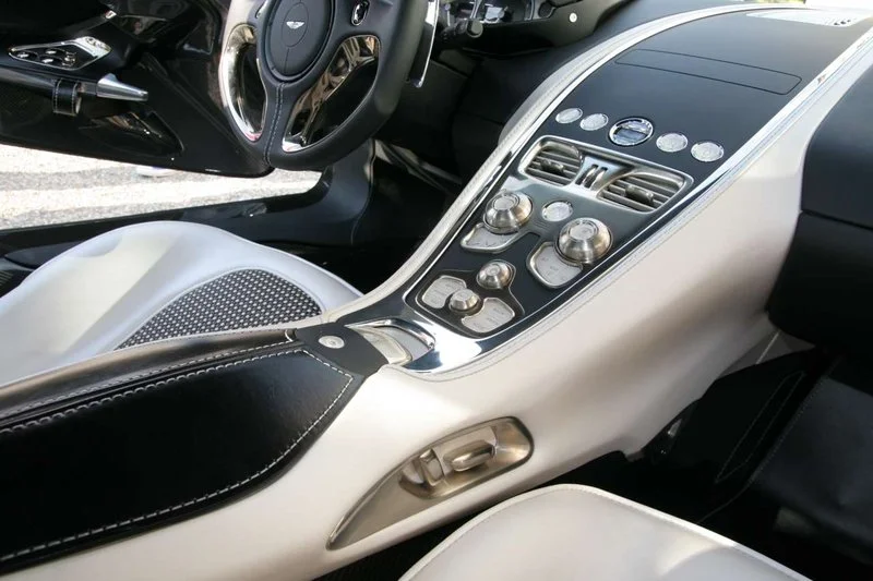 aston-martin-one-77-a-villa-deste_67.webp