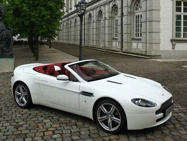 Aston-Martin-V8-Vantage-Roadster-1.webp