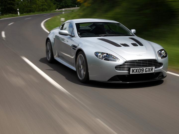 Aston_Martin_V12_Vantage_05.jpg