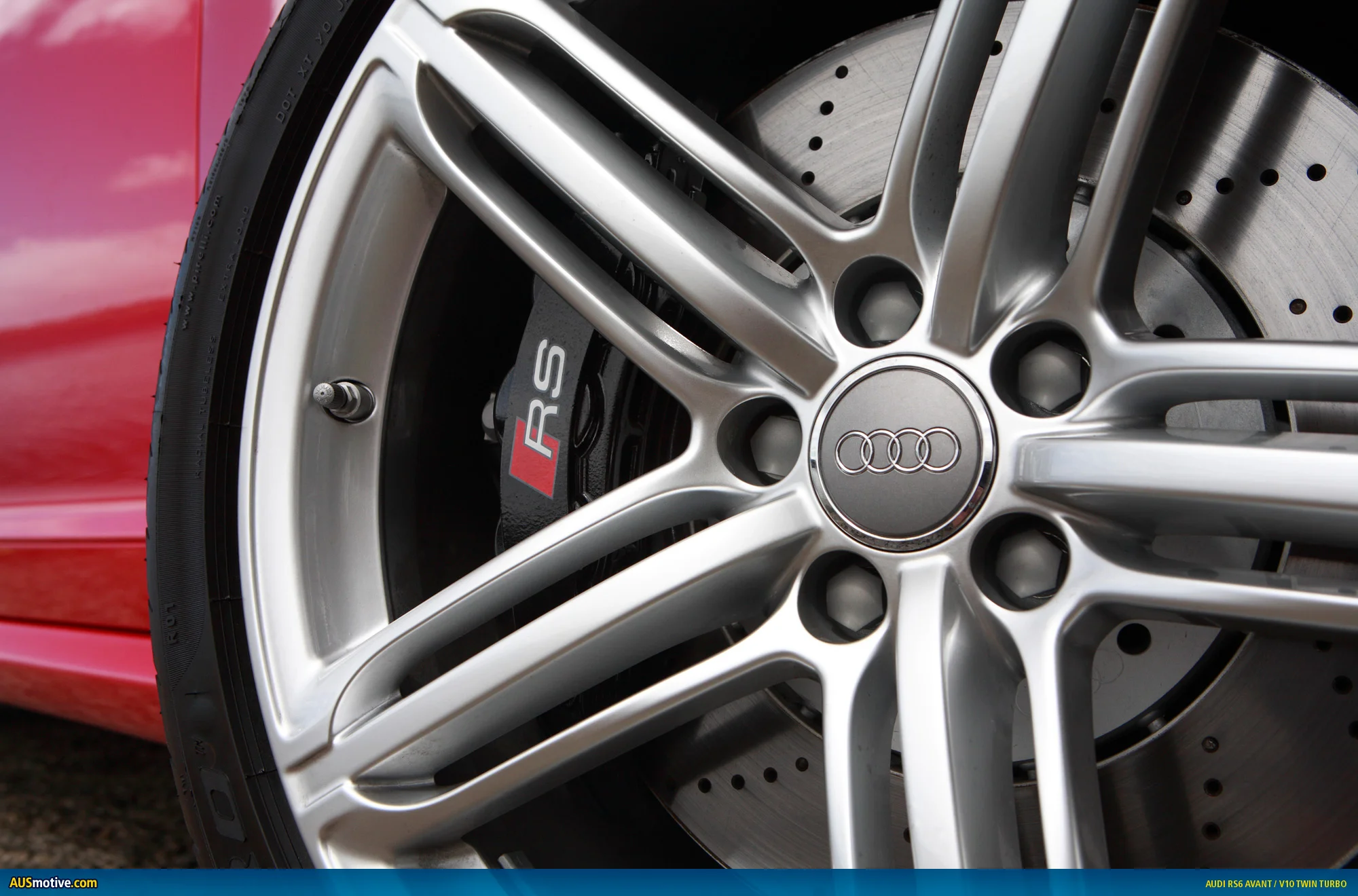 Audi-RS6-Avant-10.webp