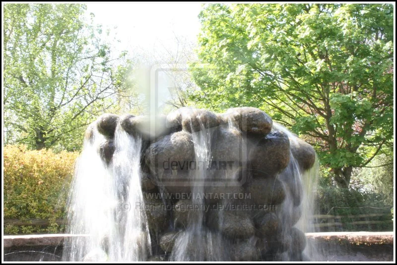 Banham_zoo_fountain_by_RichPhotography.webp