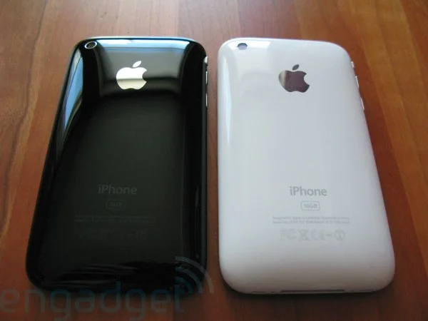 black-white-iphone-3g-00-sm.webp